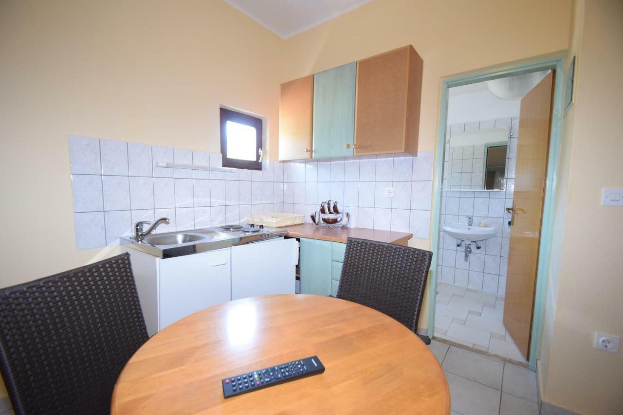 Apartments Nina Starigrad Paklenica Exterior photo